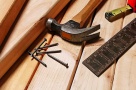 Activitatea din construcţii, animată doar de lucrările de reparaţii şi întreţinere