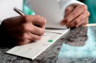 Clienţii cu datorii bancare mari ar putea fi preluaţi de IFN-uri