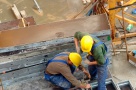 INS: continuă tendinţa descendentă din construcţii