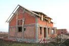 Costuri mai mici la materiale şi la manoperã