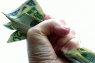 Dependenţa de profit ţine în sevraj piaţa imobiliară