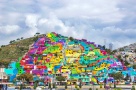 Curcubeu mural: peste 200 de case au fost reabilitate la exterior, cu ajutorul graffitiului (FOTO)