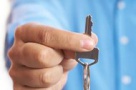 VIDEO Constructorii transformă locuinţele mari în apartamente mai mici