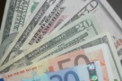 Strainii si-au ingropat banii in mallurile din provincie