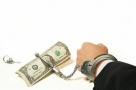 Poţi pierde casa şi dacă ai restanţe la creditul de nevoi personale