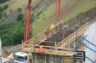 INS: Noi scăderi ale activităţii în industrie şi construcţii până în noiembrie