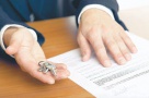 Bancherii abia gasesc cumparatori pentru casele scoase la licitatie, chiar si la discounturi de 25%