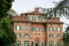 Castelul care a aparţinut primei doamne a Franţei, Carla Bruni, este din nou de vânzare