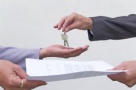 Bancherii: În România nu suntem forţaţi să vindem la orice preţ