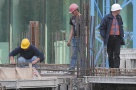 Criza a tăiat anul trecut elanul românilor de a-şi mai construi o casă