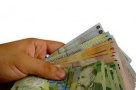Băncile încep să reducă dobânzile la credite